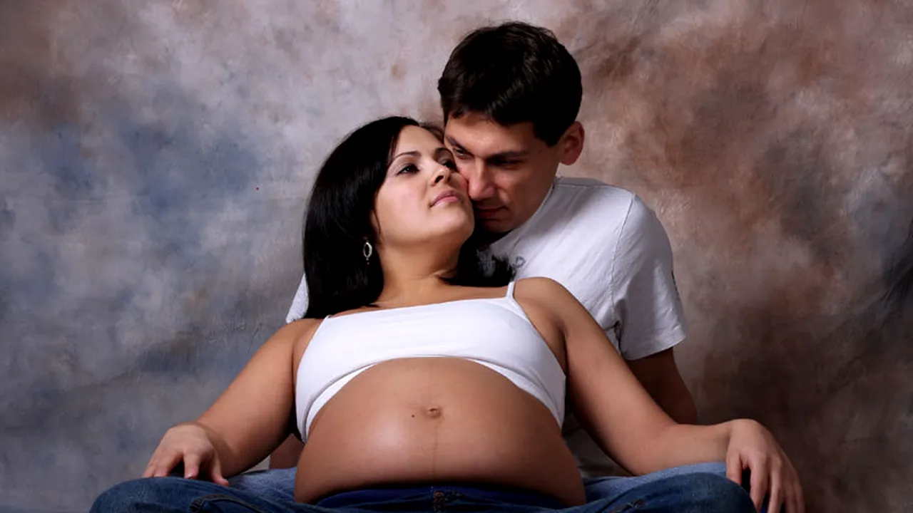 Gravidele ar avea voie să bea vin și cafea. Ce spune ultimul studiu