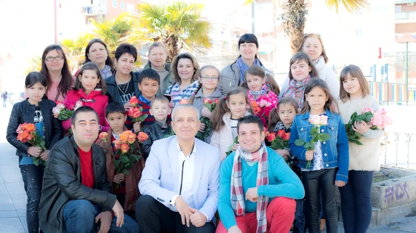 8 MARTIE. Copiii români din Madrid au împărțit flori mamelor românce și spaniole
