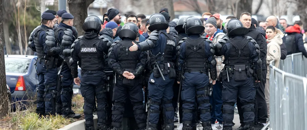 FOTO: Jandarmii au împânzit zona Arcul de Triumf din Capitală, înaintea meciului Dinamo București - Poli Timișoara