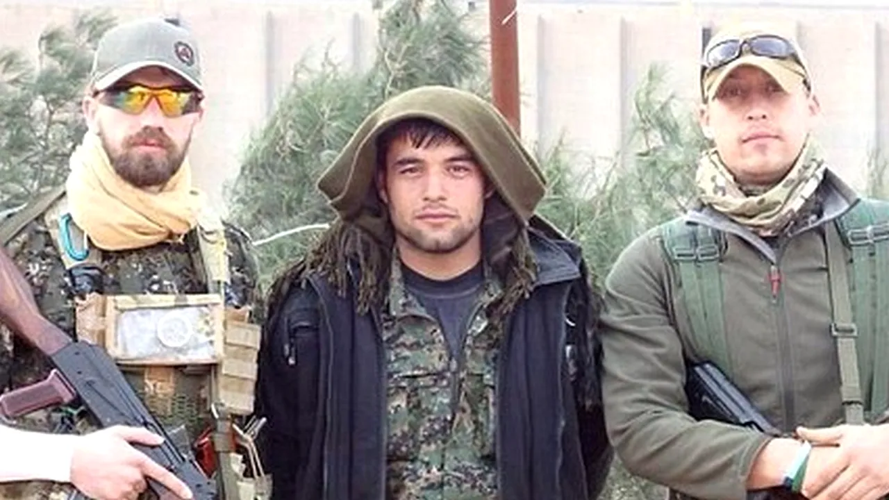 Doi voluntari britanici și-au riscat viața în lupta cu Statul Islamic. La întoarcerea în Marea Britanie, au avut parte de o surpriză. „Ne-au întrebat câți bani am primit