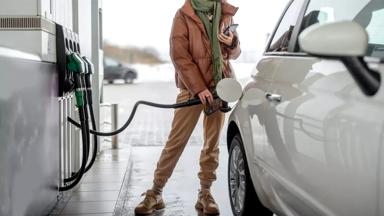 Orașul cu cea mai ieftină benzinărie în 2025. Litrul de benzină costă doar 50 de bani (1 eurocent)