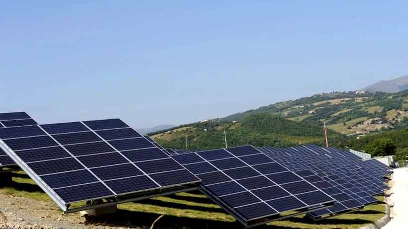 ANRE ar putea propune reducerea ajutorului de stat pentru energia produsă în panouri solare