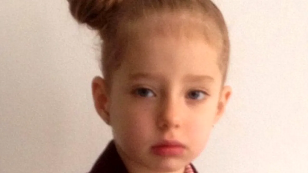 Motivul pentru care acestei fetițe i s-a interzis să apară în albumul foto al școlii 