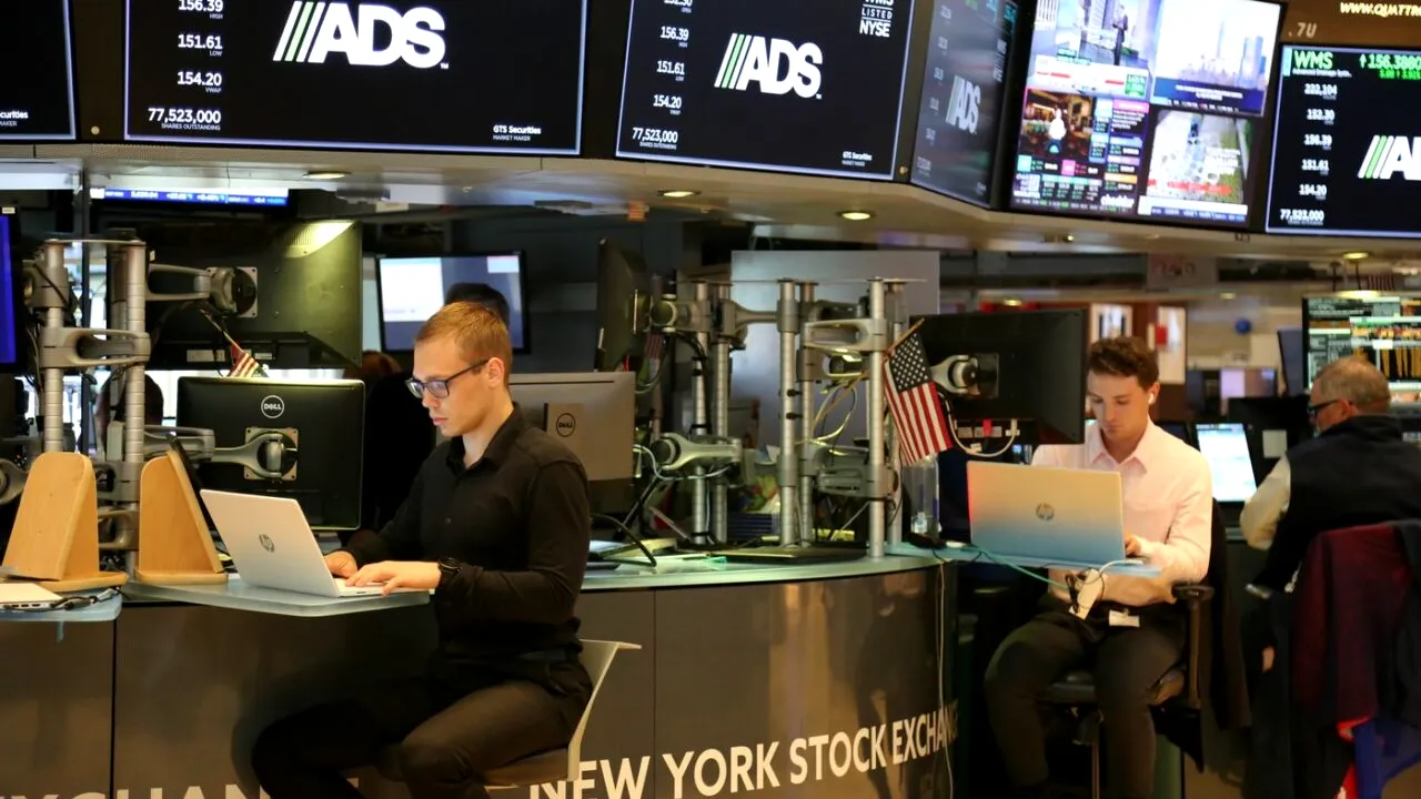 Oficiali din cadrul Fed au propus relaxarea politicii monetare în iulie, pe fondul ÎNCETINIRII economiei SUA /Decizia probabil va fi în septembrie