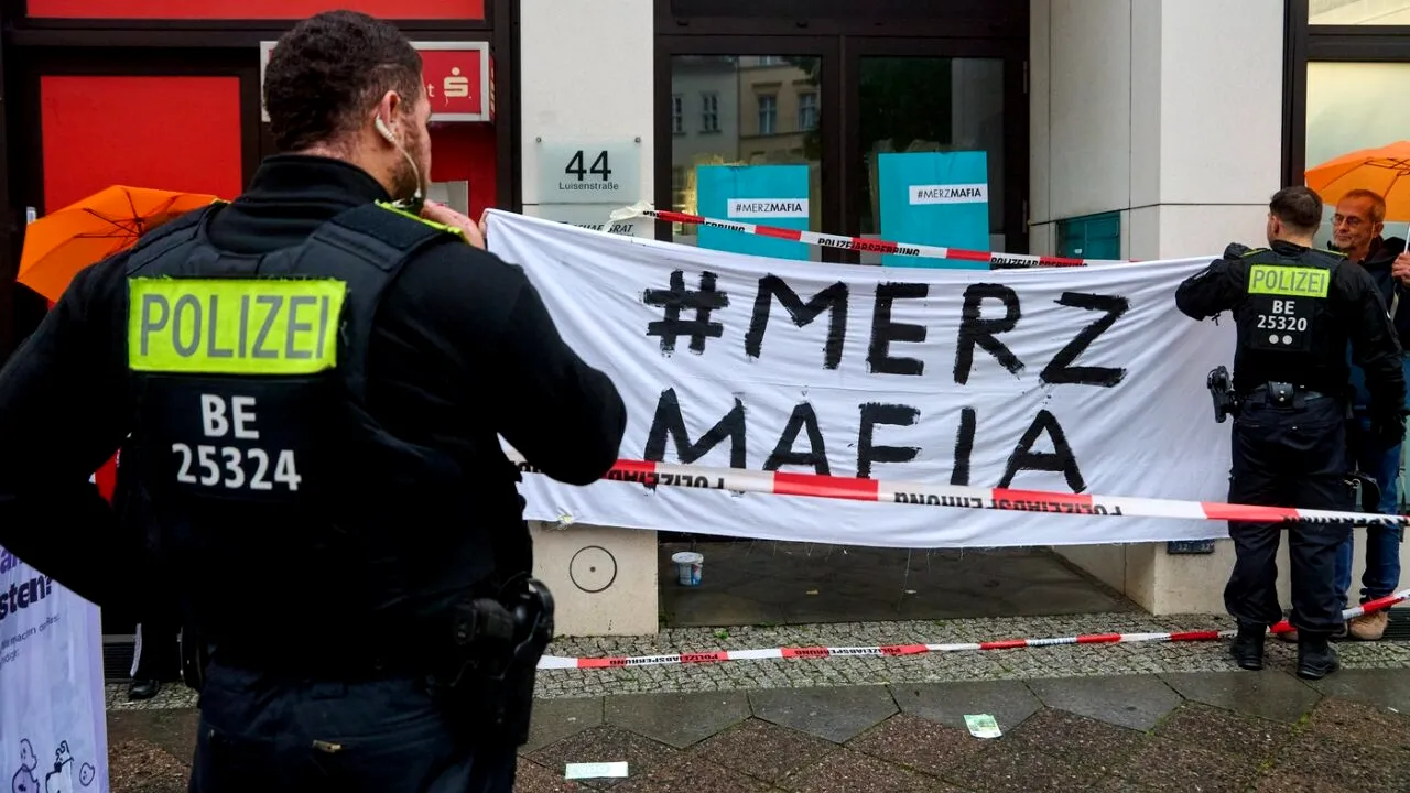 Poliția intervine în PROTESTELE anti-Israel din Berlin. Printre manifestanți s-au numărat și membrii afiliați unei organizații interzise