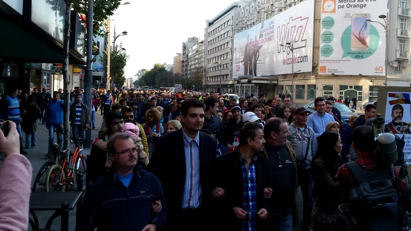 Marș prin centrul Bucureștiului. Aproape 1.000 de persoane i-au cerut în stradă demisia lui Oprea. „Interesul național nu e Oprea la ciolan