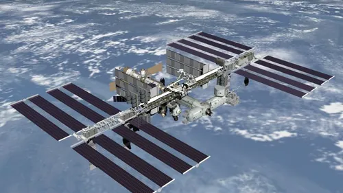 Astronauții de pe ISS, evacuați într-o capsulă Soyuz,din cauza riscului de impact cu deșeuri spațiale
