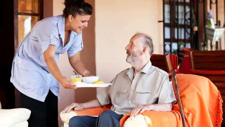 Ce a pățit un pensionar italian de 77 de ani, după ce a angajat o BADANTĂ româncă. Ce i-a făcut Maria bătrânului