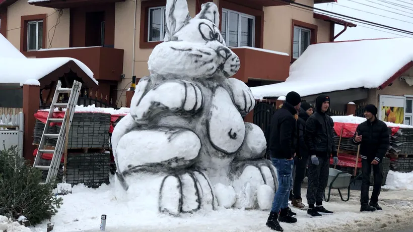 Cum s-a pregătit de Paște o localitate din România. Noua atracție turistică, ridicată în șase ore