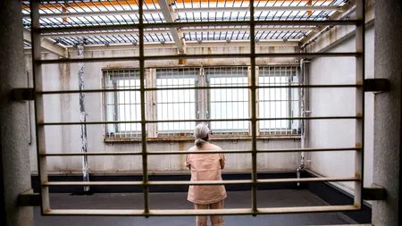 Țara unde bătrânii preferă să intre la pușcărie decât să stea singuri în casele lor