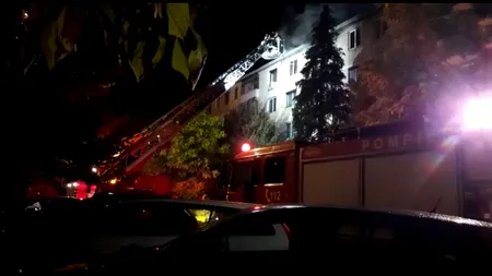 Incendiu într-un bloc de locuințe din Pitești. Zeci de locatari au fost evacuați | FOTO, VIDEO