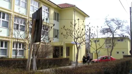Arad: Peste 500 de posturi blocate în școli, care angajează firme pentru curățenie sau alte servicii