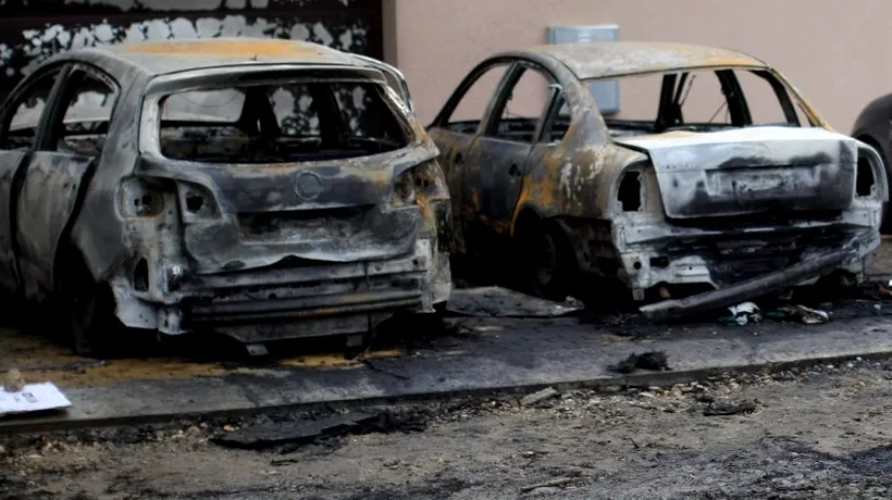 Trei tineri din Botoșani, suspectați că au incendiat mai multe mașini, dați în urmărire internațională