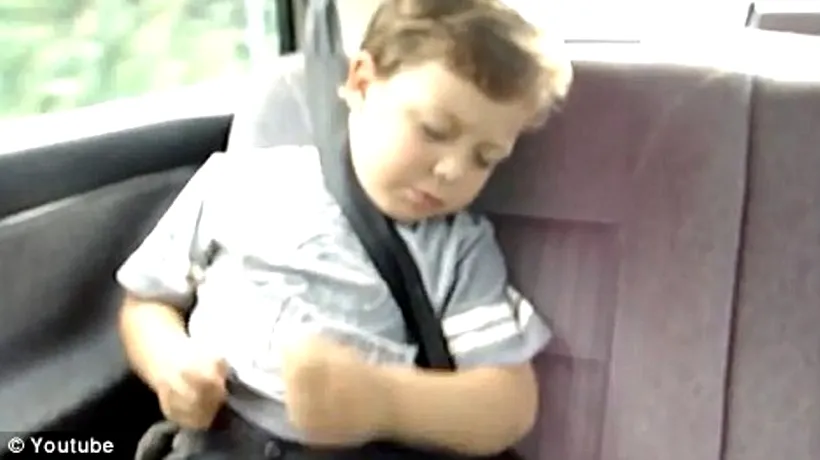 VIDEO. Un copil de 3 ani se trezește bătând la tobe pe o melodie Nirvana