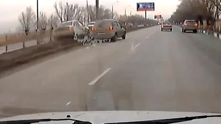 O șoferiță din Rusia, acuzată de tentativă de omor după ce a intrat intenționat în mașina fostului iubit