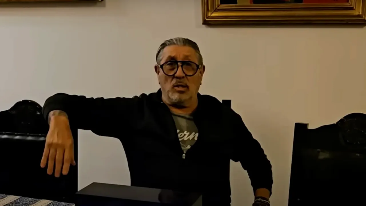 Serghei Mizil rămâne fan butoane. Ce aplicație specială are telefonul său modest
