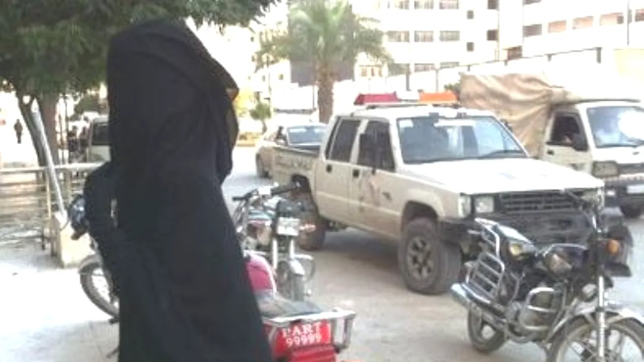 Mesajul unei jihadiste britanice: „Cu voia Lui Allah, va veni o zi în care capul lui David Cameron va sta înfipt într-o țepușă