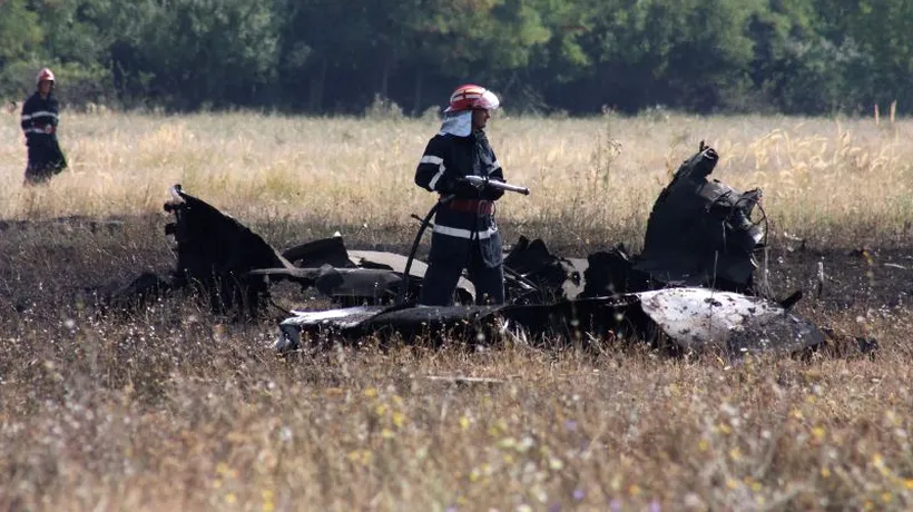 Un avion militar s-a prăbușit la Craiova. Pilotul a murit, instructorul s-a catapultat