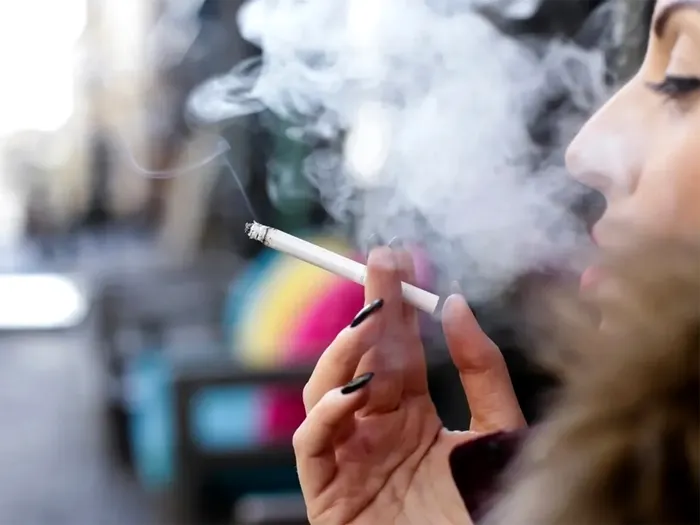 Câți lei primești amendă dacă fumezi în spații închise