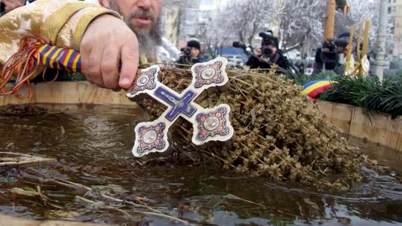 Tradiția busuiocului pus sub pernă, ”un obicei neortodox”. Ce spune un preot despre această datină străveche