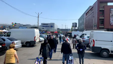 AGLOMERAȚIE. Bucureștenii se calcă în picioare în Piața Obor, de Florii! FOTO și VIDEO din Capitală!