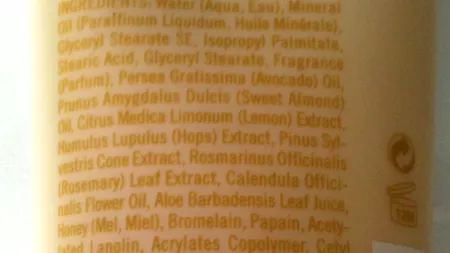 O substanță desemnată alergenul anului 2013, prezentă în continuare în produse cosmetice
