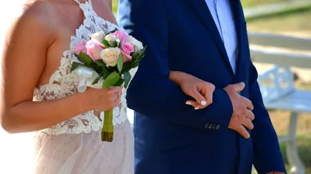 O viitoare mireasă a aflat că partenerul o înșela chiar cu o seară înainte de nuntă. A reușit să se abțină, iar ce a făcut tânăra în fața altarului a fost surprinzător. „Tu o vei face?