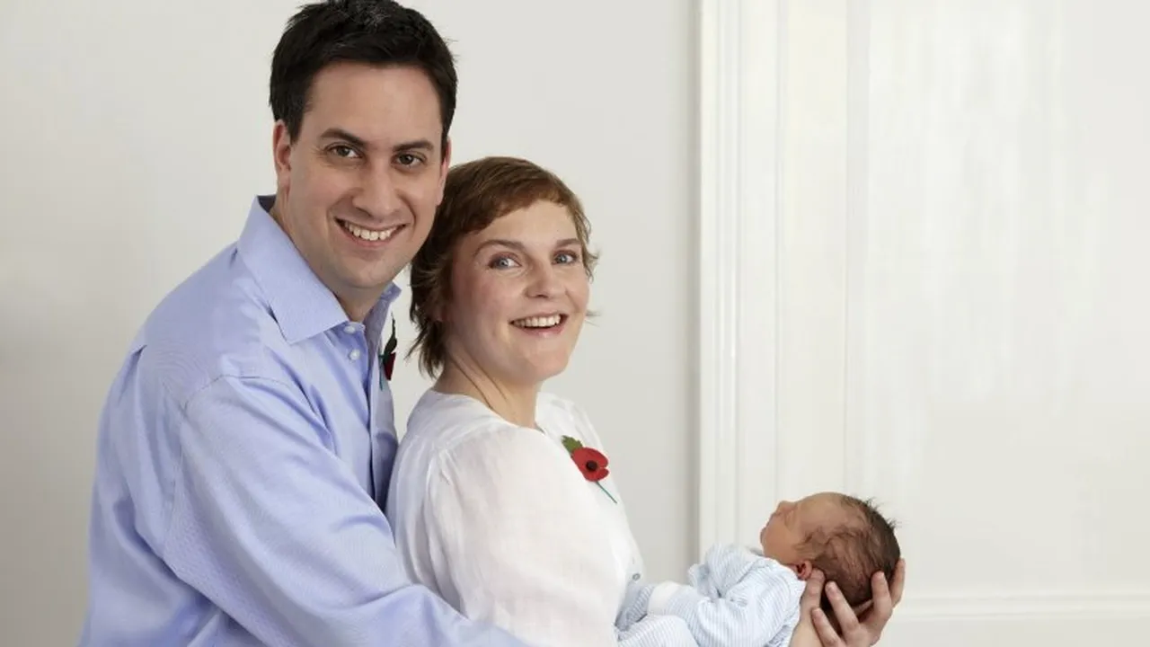 STUDIU. Tații câștigă de cinci ori mai mult decât bărbații fără copii