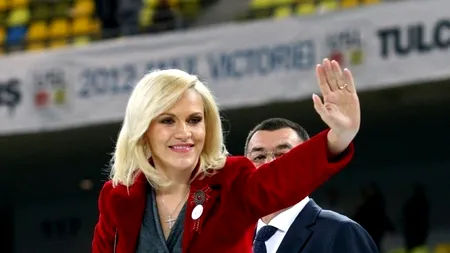Răzvan, fiul vitreg al Gabrielei Firea, primul model androgin din România - GALERIE FOTO
