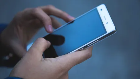 O femeie din Sighetu Marmației a primit o factură uriașă la telefon. Ce explicație a primit de la operatorul de telefonie mobilă