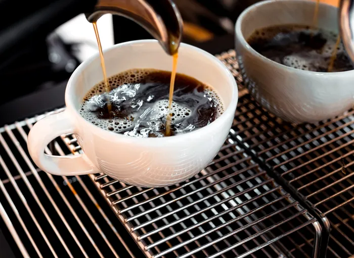 De ce să adaugi piper negru în cafea. Ce efect are această combinație asupra organismului, de fapt