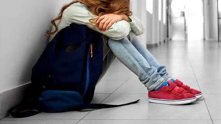 Adolescentă de 15 ani, TERORIZATĂ de un individ, într-un tramvai din București. Bărbatul de 46 de ani a pipăit-o de mai multe ori