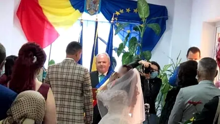 Un primar din Bihor care nu purta mască la cununiile pe care le oficia s-a infectat cu noul coronavirus!