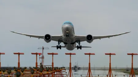 Un bărbat de 33 de ani a MURIT în timpul unui zbor cu avionul și soția sa, însărcinată, nu a știut nimic până la aterizare. Ce s-a întâmplat