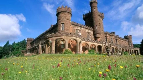 Un castel din secolul al XIX-lea din Scoția a fost evaluat la o liră sterlină. Ce condiții trebuie să îndeplinească potențialul viitor proprietar