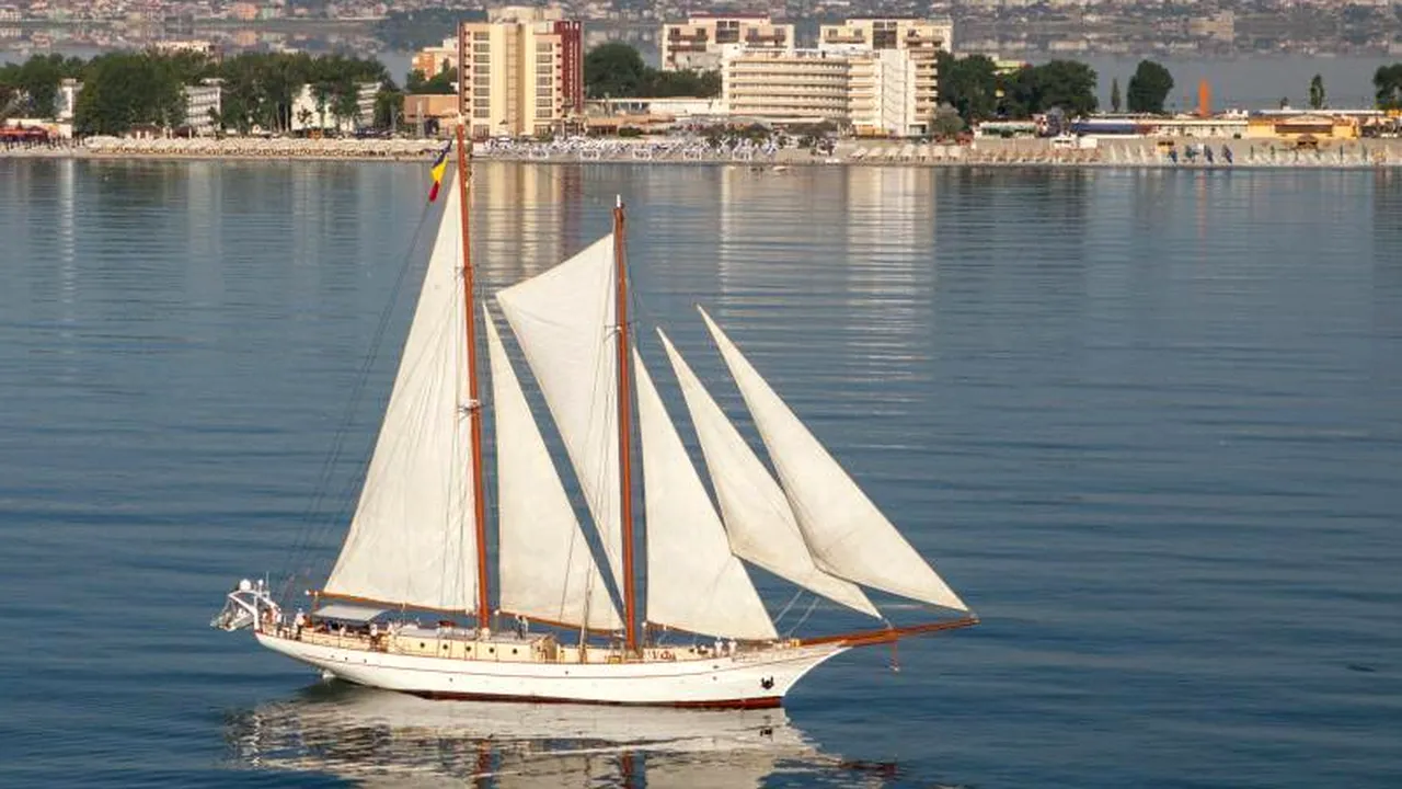 Velierul Adornate participă la prima întrecere a navelor cu vele desfășurată exclusiv în Marea Neagră