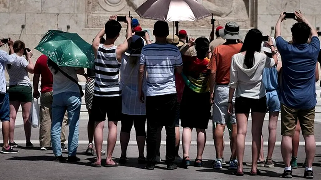 Nouă țări și-au avertizat cetățenii cu privire la situația din Grecia