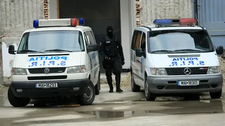 Un polițist comunitar și un militar din Craiova, reținuți pentru ȘANTAJ, după ce au amenințat un om de afaceri și familia lui