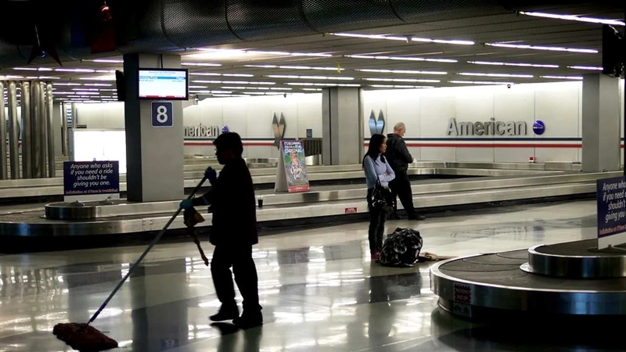 Un colet neobișnuit cu 18 capete umane a fost procesat de autorități pe aeroportul din Chicago