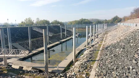 Debit la jumătate pe Dunăre. Ambarcațiunile din portul turistic Corabia, trase la mal