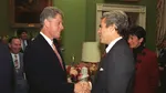 Bill Clinton și Donald Trump i-au trimis scrisori lui Jeffey Epstein. Numele lor, alături de 50 personalități, apar într-un album aniversar din 2003