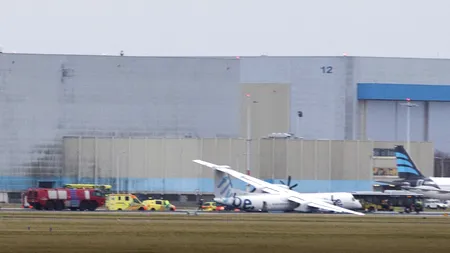 Momente de coșmar pentru pasagerii unui avion care ateriza pe aeroportul din Amsterdam. VIDEO cu momentul în care trenul de aterizare cedează
