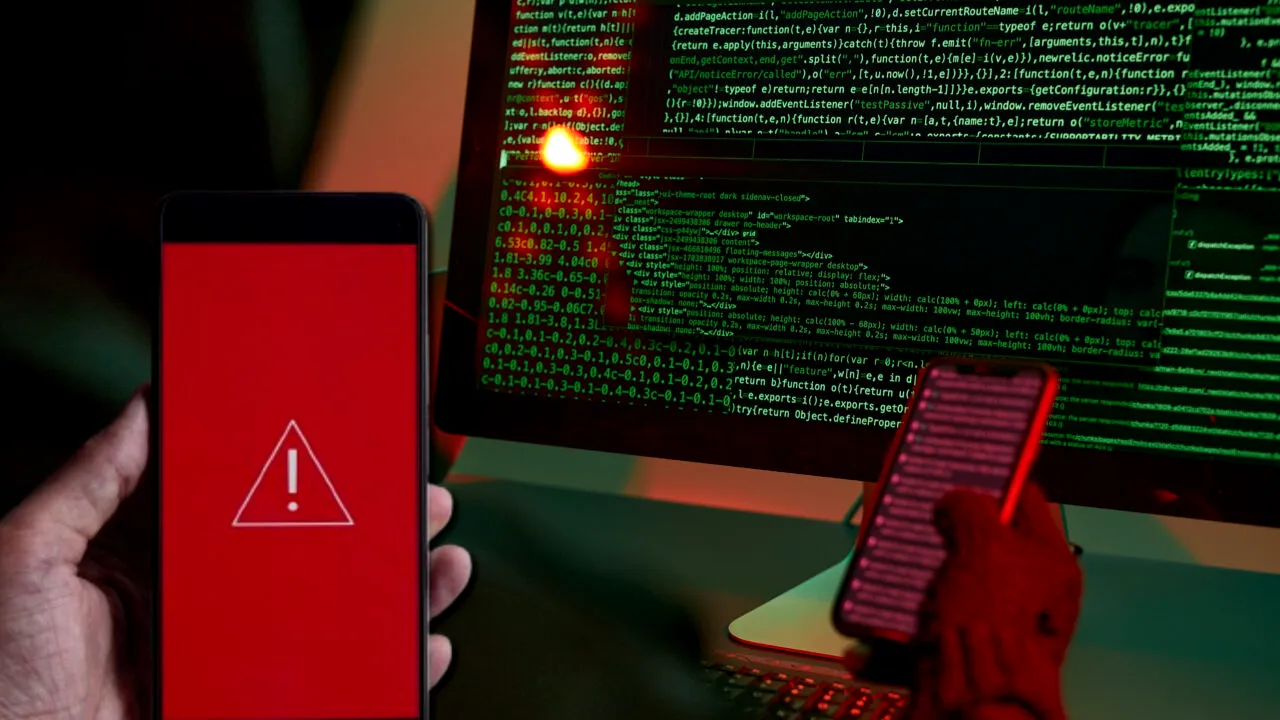 Înșelătoria care te-ar putea lăsa fără cont de WhatsApp. Hackerii se folosesc de un cod din 6 cifre