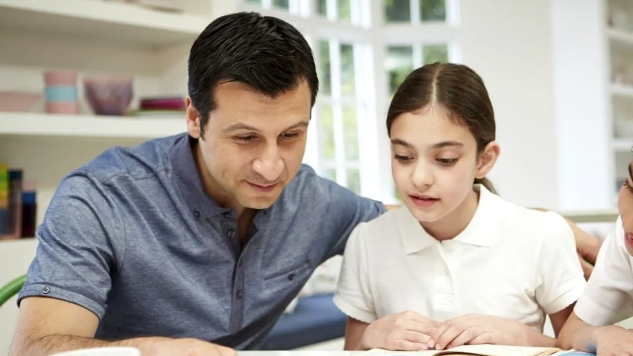 Trei lucruri pe care părinții trebuie să le aibă în vedere când aleg să-și învețe copiii acasă