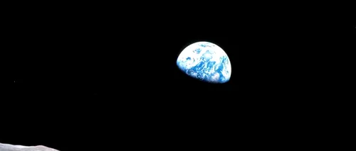 Singurul aparat foto utilizat în misiunile Apollo care a fost readus pe Terra, scos la licitație