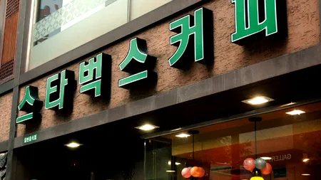 Patronul Starbucks, chemat să normalizeze relațiile dintre China și America