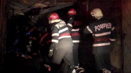 Două mașini distruse și trei garaje avariate de un incendiu la Mediaș