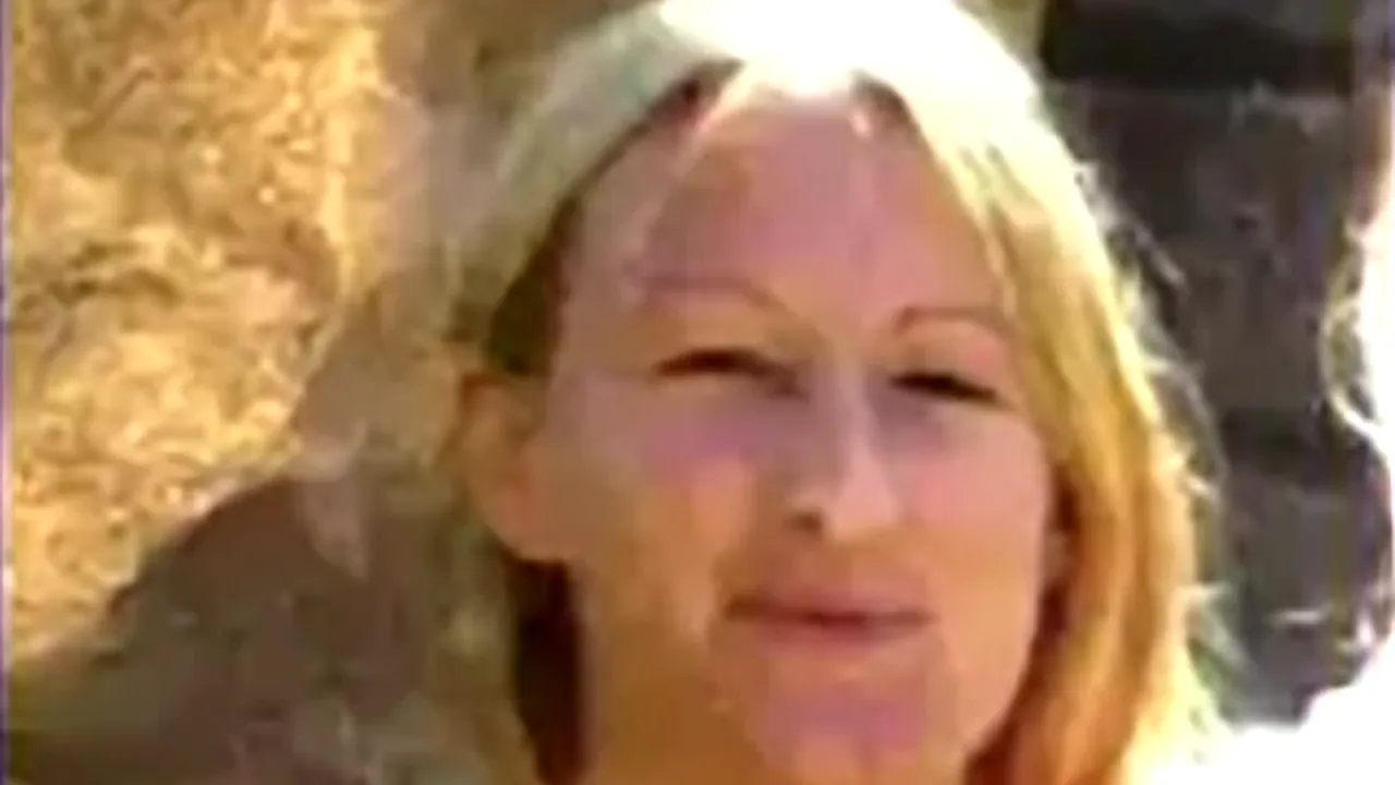 CRIMĂ. Descoperire macabră în portbagajul unei mașini. Femeia a fost legată, bătută și înfășurată în folie de plastic