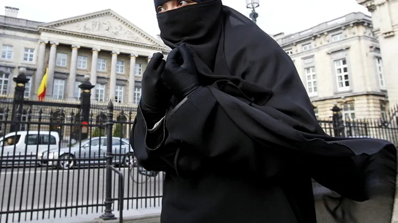 Funcționarele turce vor putea să poarte vălul islamic la locul de muncă