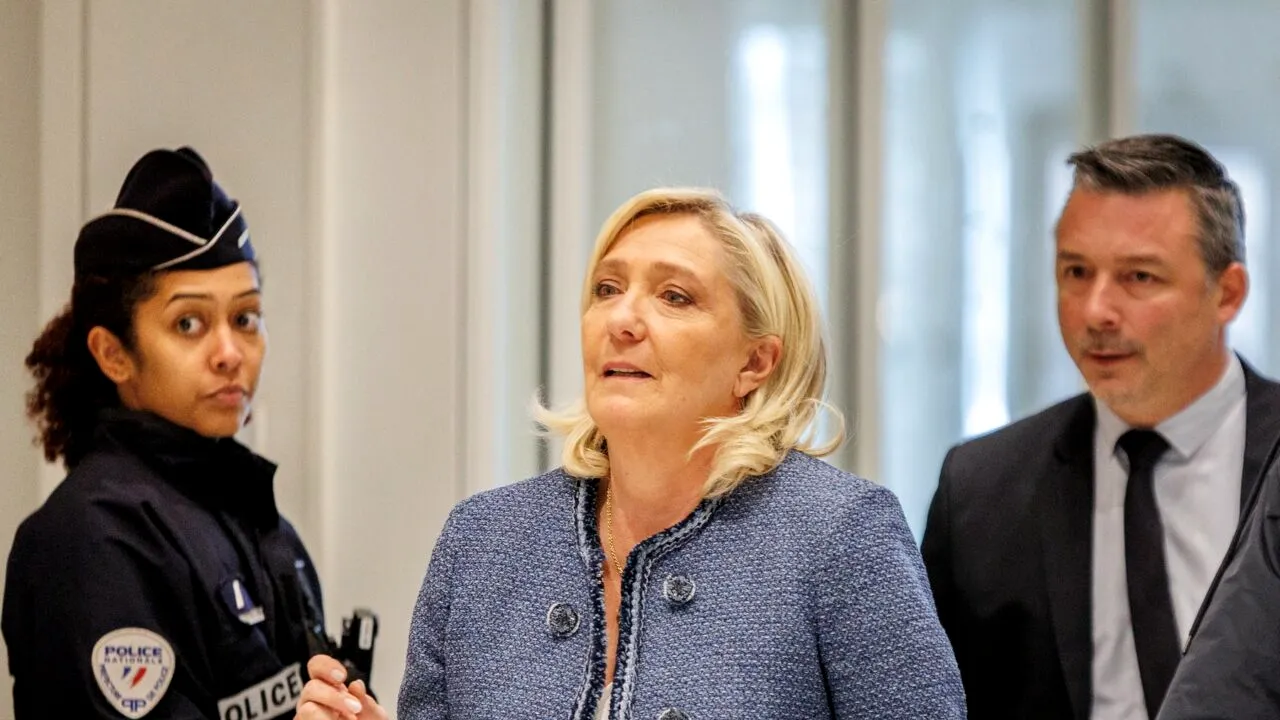 Unul dintre liderii opoziției din FRANȚA contestă decizia de excludere a lui Marine Le Pen /”Nu decid judecătorii pe cine poate vota poporul”